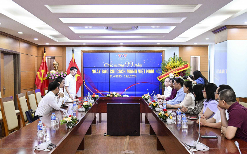 Tổng Thư ký Quốc hội, Chủ nhiệm Văn phòng Quốc hội Bùi Văn Cường thăm, chúc mừng Đài tiếng nói Việt Nam